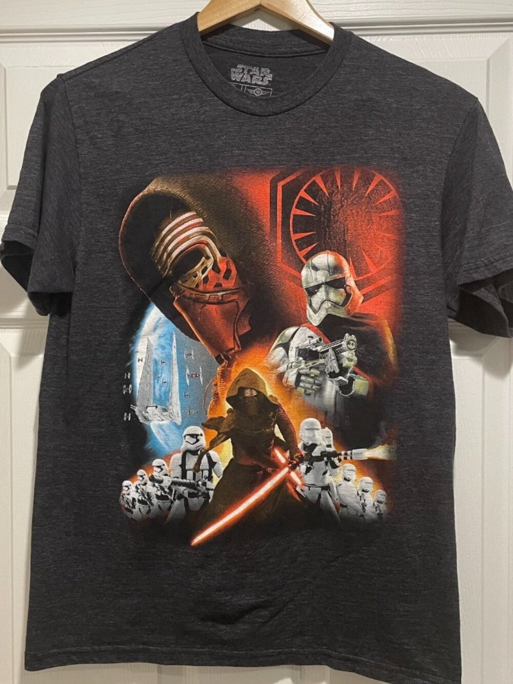 Star Wars The Force Awakens T-Shirt Men's Size M Gray Kylo Ren Graphic Tee